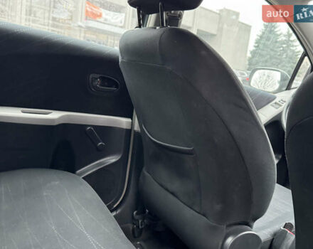 Серый Тойота Ярис, объемом двигателя 1.3 л и пробегом 150 тыс. км за 4600 $, фото 32 на Automoto.ua