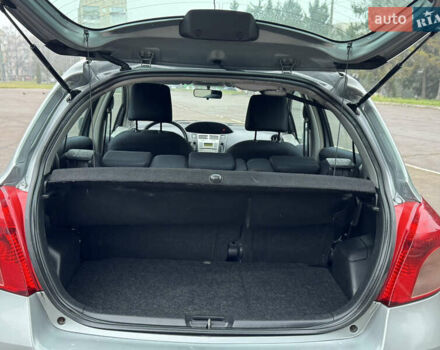 Серый Тойота Ярис, объемом двигателя 1.3 л и пробегом 150 тыс. км за 4600 $, фото 33 на Automoto.ua