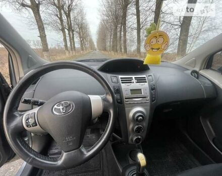 Серый Тойота Ярис, объемом двигателя 1.3 л и пробегом 188 тыс. км за 5300 $, фото 6 на Automoto.ua