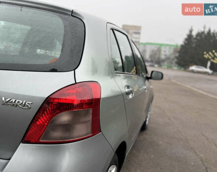 Серый Тойота Ярис, объемом двигателя 1.3 л и пробегом 150 тыс. км за 4600 $, фото 9 на Automoto.ua
