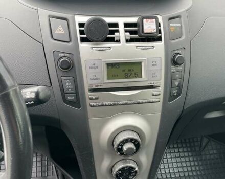 Сірий Тойота Яріс, об'ємом двигуна 1.4 л та пробігом 232 тис. км за 5700 $, фото 15 на Automoto.ua