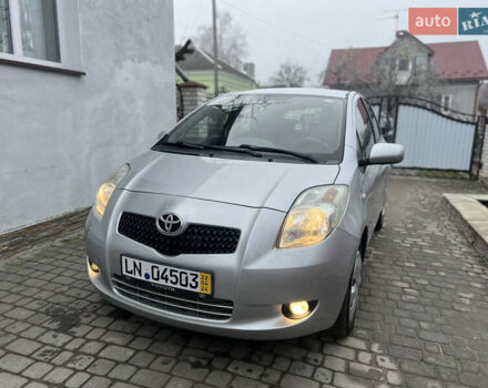 Сірий Тойота Яріс, об'ємом двигуна 1.3 л та пробігом 233 тис. км за 4800 $, фото 1 на Automoto.ua