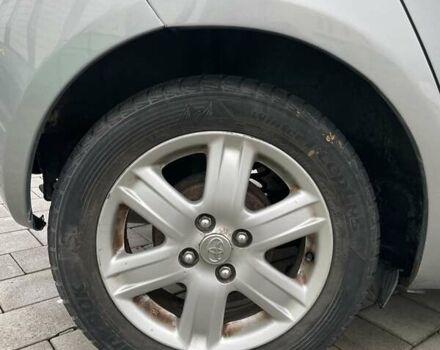Сірий Тойота Яріс, об'ємом двигуна 1.4 л та пробігом 232 тис. км за 5700 $, фото 28 на Automoto.ua