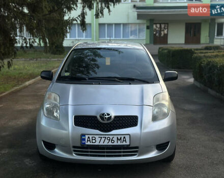 Сірий Тойота Яріс, об'ємом двигуна 1.3 л та пробігом 264 тис. км за 4500 $, фото 1 на Automoto.ua