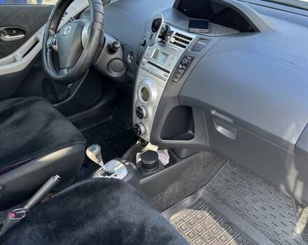 Сірий Тойота Яріс, об'ємом двигуна 1.3 л та пробігом 183 тис. км за 5850 $, фото 6 на Automoto.ua