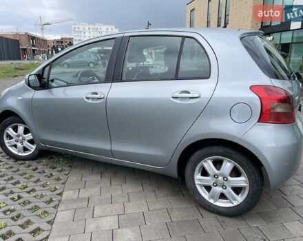 Сірий Тойота Яріс, об'ємом двигуна 1.4 л та пробігом 232 тис. км за 5700 $, фото 6 на Automoto.ua