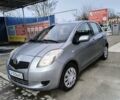 Сірий Тойота Яріс, об'ємом двигуна 1.3 л та пробігом 153 тис. км за 4999 $, фото 1 на Automoto.ua