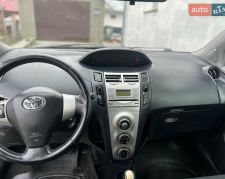 Сірий Тойота Яріс, об'ємом двигуна 1.3 л та пробігом 233 тис. км за 4800 $, фото 22 на Automoto.ua