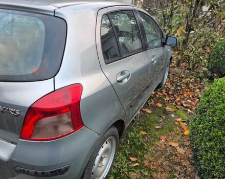 Сірий Тойота Яріс, об'ємом двигуна 1.3 л та пробігом 300 тис. км за 6500 $, фото 1 на Automoto.ua