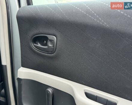 Серый Тойота Ярис, объемом двигателя 1.3 л и пробегом 150 тыс. км за 4600 $, фото 30 на Automoto.ua