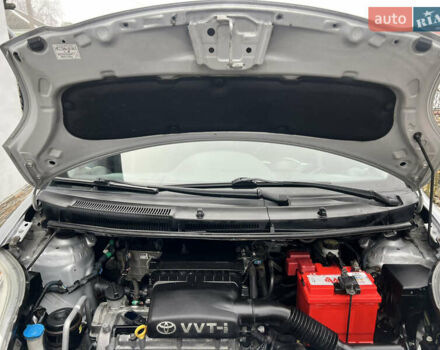 Сірий Тойота Яріс, об'ємом двигуна 1.3 л та пробігом 233 тис. км за 4800 $, фото 32 на Automoto.ua