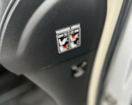 Сірий Тойота Яріс, об'ємом двигуна 1.3 л та пробігом 233 тис. км за 4800 $, фото 18 на Automoto.ua