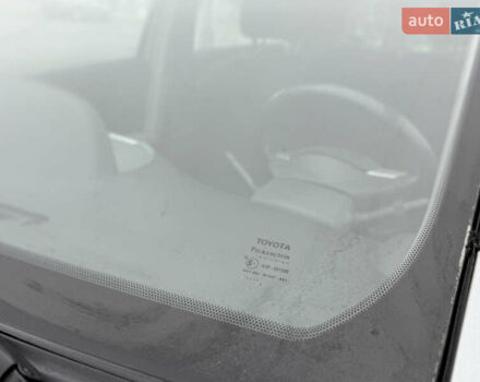 Серый Тойота Ярис, объемом двигателя 1.3 л и пробегом 150 тыс. км за 4600 $, фото 18 на Automoto.ua