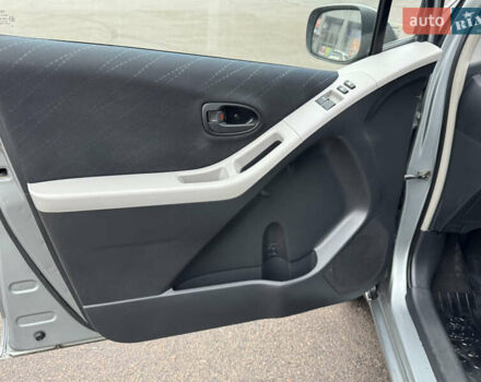 Серый Тойота Ярис, объемом двигателя 1.3 л и пробегом 150 тыс. км за 4600 $, фото 43 на Automoto.ua