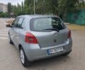Серый Тойота Ярис, объемом двигателя 1.4 л и пробегом 255 тыс. км за 4800 $, фото 4 на Automoto.ua