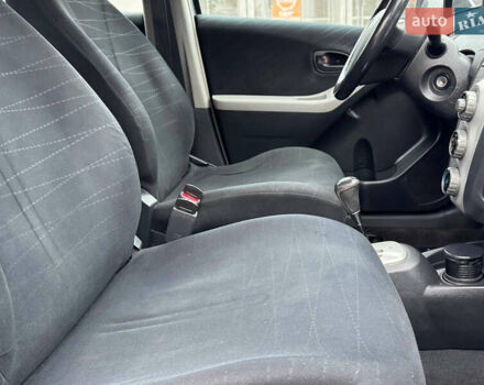 Сірий Тойота Яріс, об'ємом двигуна 1.3 л та пробігом 152 тис. км за 4850 $, фото 22 на Automoto.ua
