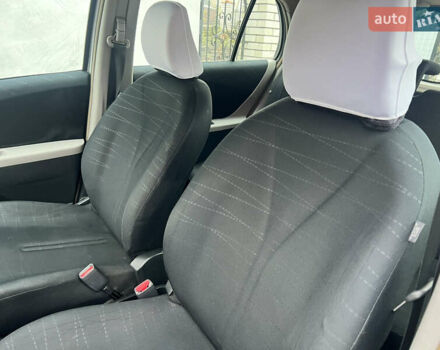 Сірий Тойота Яріс, об'ємом двигуна 1.3 л та пробігом 233 тис. км за 4800 $, фото 28 на Automoto.ua