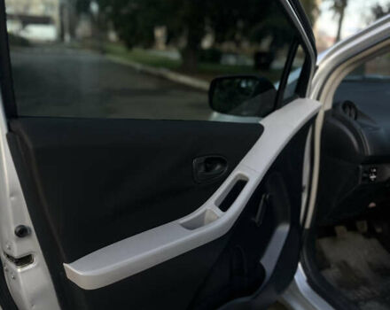 Сірий Тойота Яріс, об'ємом двигуна 1.3 л та пробігом 264 тис. км за 4500 $, фото 29 на Automoto.ua