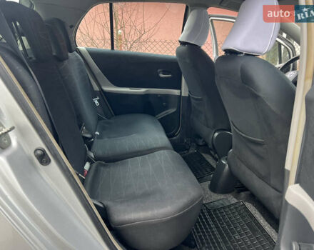 Сірий Тойота Яріс, об'ємом двигуна 1.3 л та пробігом 233 тис. км за 4800 $, фото 16 на Automoto.ua