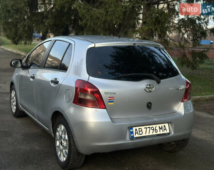 Сірий Тойота Яріс, об'ємом двигуна 1.3 л та пробігом 264 тис. км за 4500 $, фото 5 на Automoto.ua