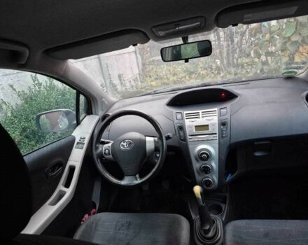 Сірий Тойота Яріс, об'ємом двигуна 1.3 л та пробігом 300 тис. км за 6500 $, фото 2 на Automoto.ua