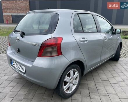 Сірий Тойота Яріс, об'ємом двигуна 1.4 л та пробігом 232 тис. км за 5700 $, фото 3 на Automoto.ua