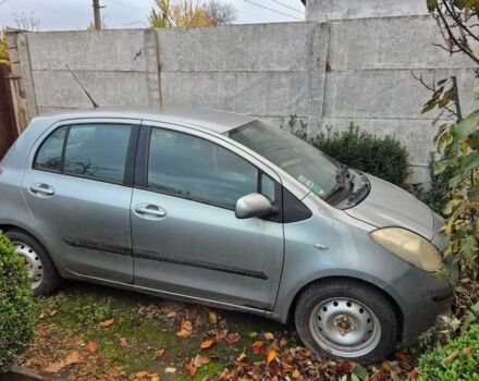 Сірий Тойота Яріс, об'ємом двигуна 1.3 л та пробігом 300 тис. км за 6500 $, фото 3 на Automoto.ua