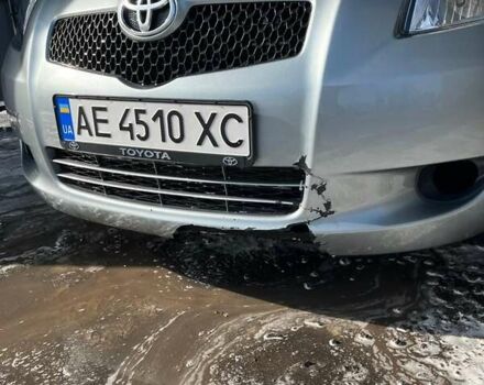 Серый Тойота Ярис, объемом двигателя 1.3 л и пробегом 96 тыс. км за 5500 $, фото 4 на Automoto.ua