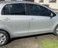 Серый Тойота Ярис, объемом двигателя 1.3 л и пробегом 200 тыс. км за 5700 $, фото 2 на Automoto.ua