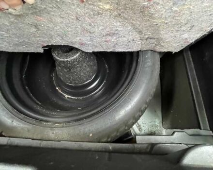 Сірий Тойота Яріс, об'ємом двигуна 1.4 л та пробігом 232 тис. км за 5700 $, фото 24 на Automoto.ua