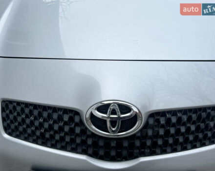 Сірий Тойота Яріс, об'ємом двигуна 1.3 л та пробігом 233 тис. км за 4800 $, фото 34 на Automoto.ua