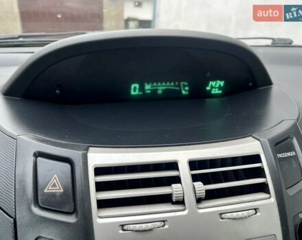 Сірий Тойота Яріс, об'ємом двигуна 1.3 л та пробігом 233 тис. км за 4800 $, фото 27 на Automoto.ua