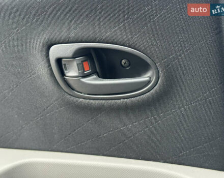 Серый Тойота Ярис, объемом двигателя 1.3 л и пробегом 150 тыс. км за 4600 $, фото 36 на Automoto.ua