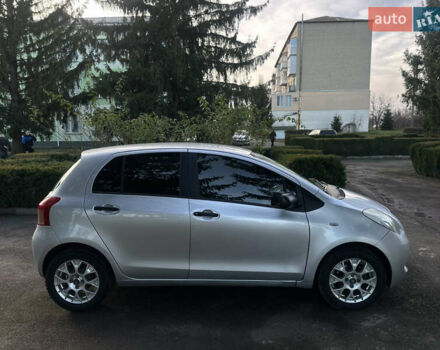 Сірий Тойота Яріс, об'ємом двигуна 1.3 л та пробігом 264 тис. км за 4500 $, фото 9 на Automoto.ua