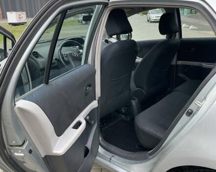 Сірий Тойота Яріс, об'ємом двигуна 1.4 л та пробігом 232 тис. км за 5700 $, фото 10 на Automoto.ua