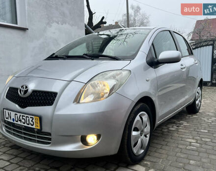 Сірий Тойота Яріс, об'ємом двигуна 1.3 л та пробігом 233 тис. км за 4800 $, фото 2 на Automoto.ua