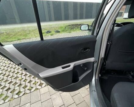 Сірий Тойота Яріс, об'ємом двигуна 1.4 л та пробігом 232 тис. км за 5700 $, фото 22 на Automoto.ua