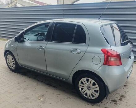 Серый Тойота Ярис, объемом двигателя 1.3 л и пробегом 99 тыс. км за 5500 $, фото 3 на Automoto.ua