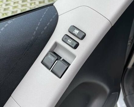 Сірий Тойота Яріс, об'ємом двигуна 1.4 л та пробігом 232 тис. км за 5700 $, фото 13 на Automoto.ua