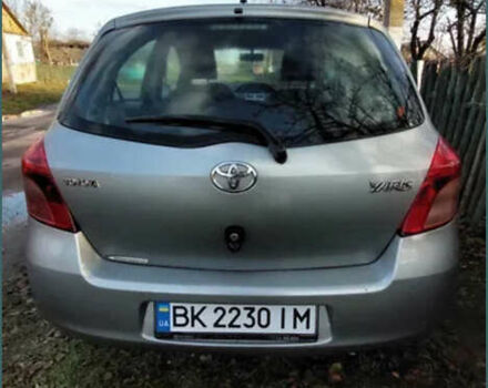 Серый Тойота Ярис, объемом двигателя 1.3 л и пробегом 151 тыс. км за 5000 $, фото 1 на Automoto.ua