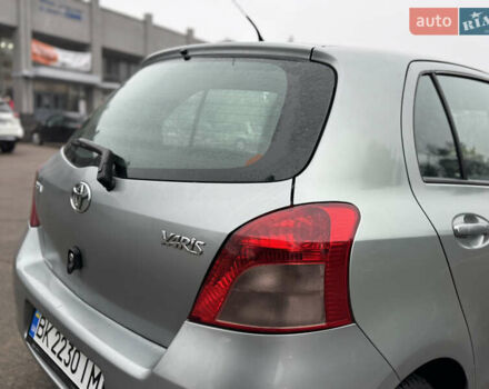 Серый Тойота Ярис, объемом двигателя 1.3 л и пробегом 150 тыс. км за 4600 $, фото 8 на Automoto.ua