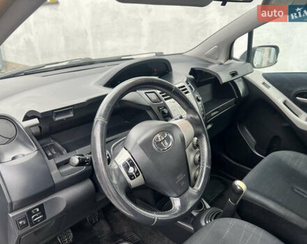 Сірий Тойота Яріс, об'ємом двигуна 1.3 л та пробігом 233 тис. км за 4800 $, фото 30 на Automoto.ua