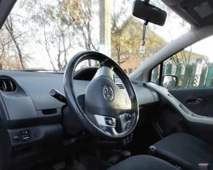 Серый Тойота Ярис, объемом двигателя 1.3 л и пробегом 151 тыс. км за 5000 $, фото 5 на Automoto.ua