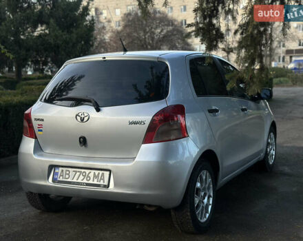 Сірий Тойота Яріс, об'ємом двигуна 1.3 л та пробігом 264 тис. км за 4500 $, фото 3 на Automoto.ua