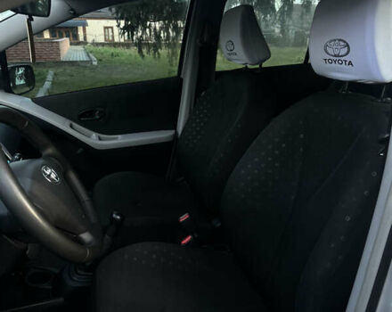 Сірий Тойота Яріс, об'ємом двигуна 1.3 л та пробігом 264 тис. км за 4500 $, фото 31 на Automoto.ua