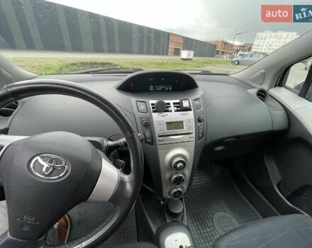 Сірий Тойота Яріс, об'ємом двигуна 1.4 л та пробігом 232 тис. км за 5700 $, фото 20 на Automoto.ua