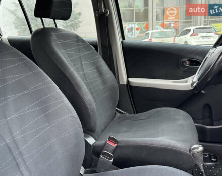 Серый Тойота Ярис, объемом двигателя 1.3 л и пробегом 150 тыс. км за 4600 $, фото 24 на Automoto.ua