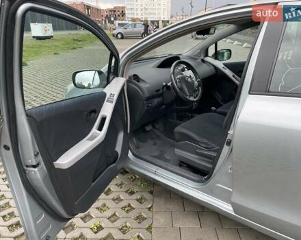 Сірий Тойота Яріс, об'ємом двигуна 1.4 л та пробігом 232 тис. км за 5700 $, фото 9 на Automoto.ua