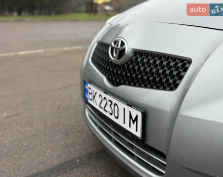 Серый Тойота Ярис, объемом двигателя 1.3 л и пробегом 150 тыс. км за 4600 $, фото 21 на Automoto.ua
