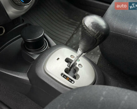 Серый Тойота Ярис, объемом двигателя 1.3 л и пробегом 150 тыс. км за 4600 $, фото 49 на Automoto.ua